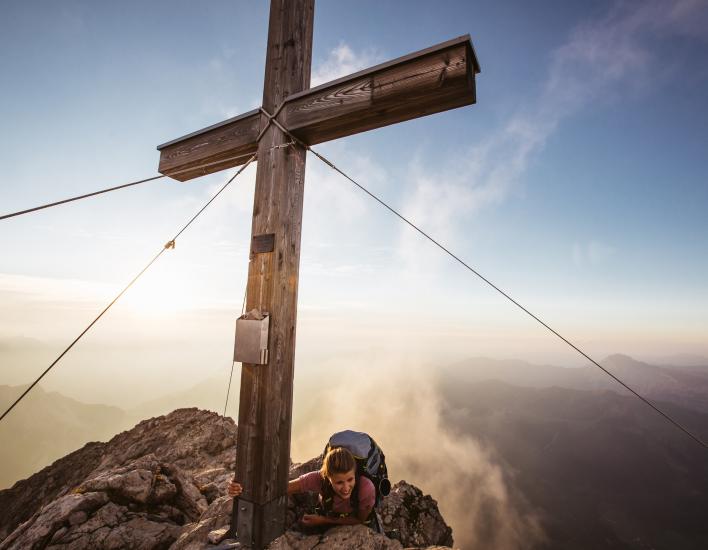 Berggipfel mit Sonnenuntergang (c) Warth-Schröcken Tourismus