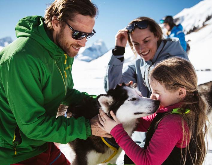 Schneespaß mit Husky in Warth-Schröcken (c) Warth-Schröcken Tourismus Sebastian Stiphout